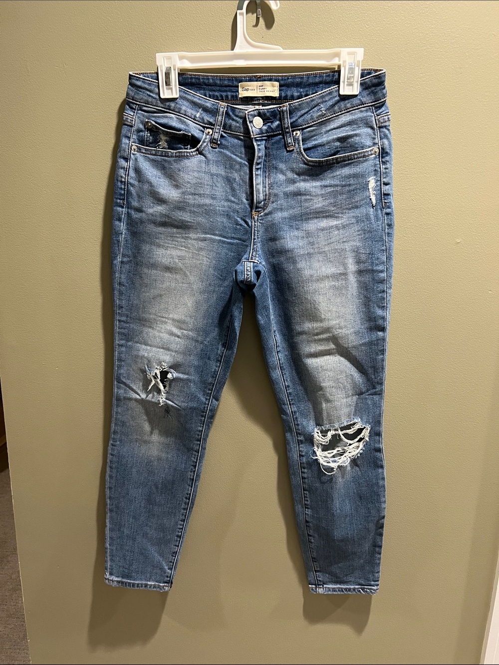 GAP Women’s Distressed Curvy Skinny Jeans